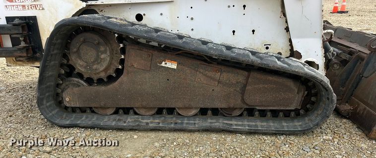 image for item ET6700 2003 Bobcat T300 tracked skid steer loader