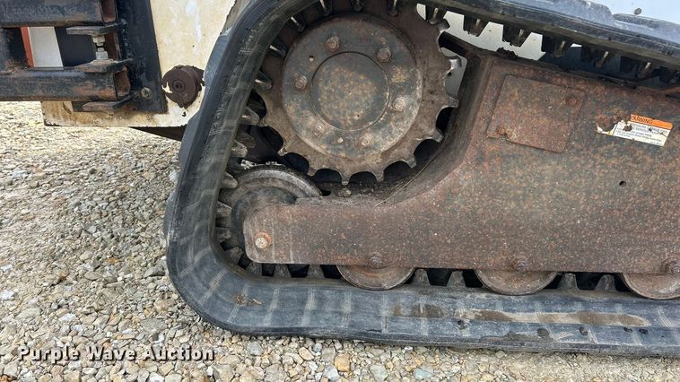 image for item ET6700 2003 Bobcat T300 tracked skid steer loader
