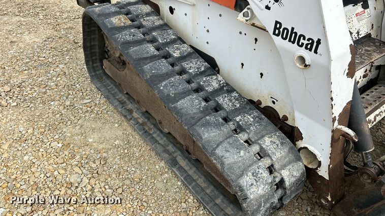 image for item ET6700 2003 Bobcat T300 tracked skid steer loader