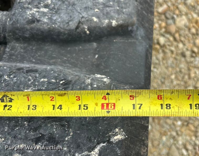 image for item ET6700 2003 Bobcat T300 tracked skid steer loader