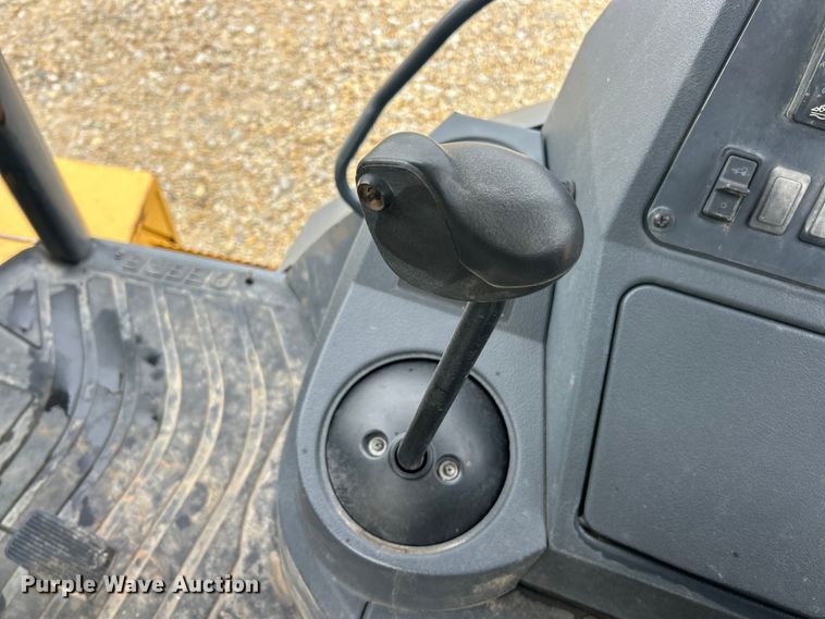 image for item ET6701 2017 John Deere 310SL backhoe