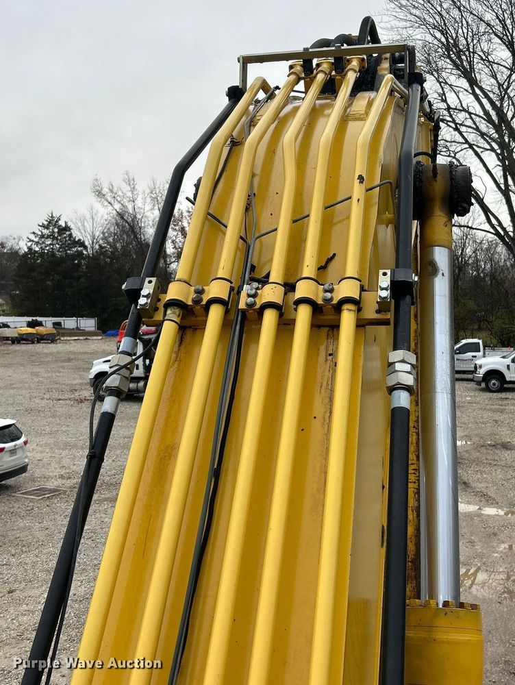 image for item ET6710 2013 Komatsu PC490LC-10 excavator