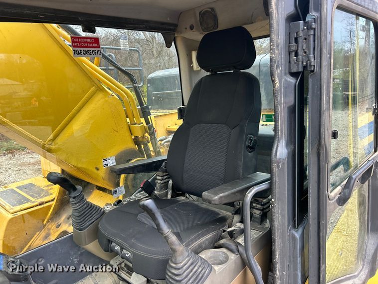 image for item ET6710 2013 Komatsu PC490LC-10 excavator