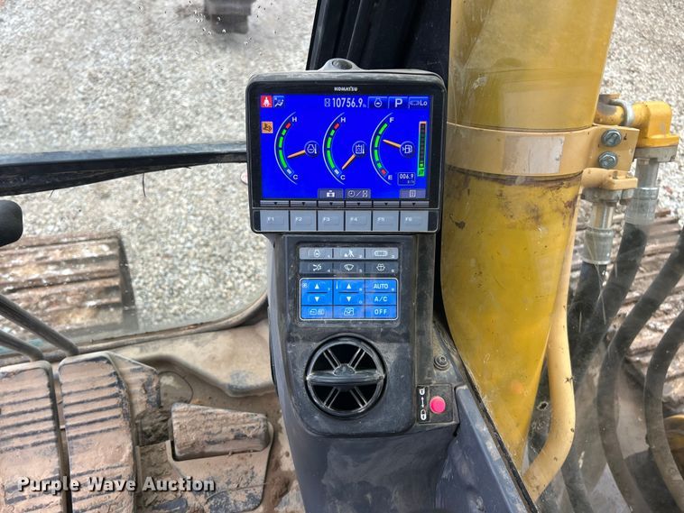 image for item ET6710 2013 Komatsu PC490LC-10 excavator