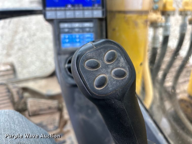 image for item ET6710 2013 Komatsu PC490LC-10 excavator