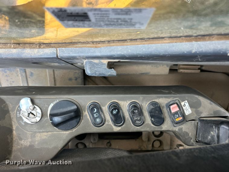 image for item ET6710 2013 Komatsu PC490LC-10 excavator