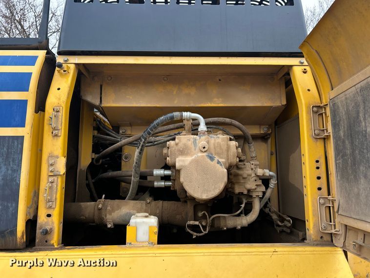 image for item ET6710 2013 Komatsu PC490LC-10 excavator