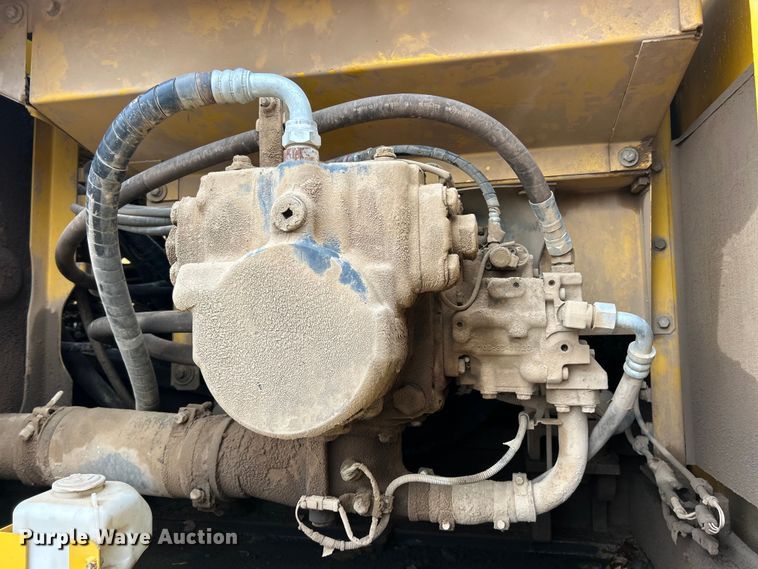 image for item ET6710 2013 Komatsu PC490LC-10 excavator