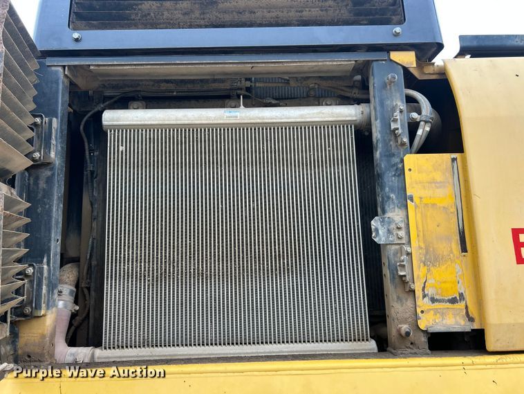 image for item ET6710 2013 Komatsu PC490LC-10 excavator