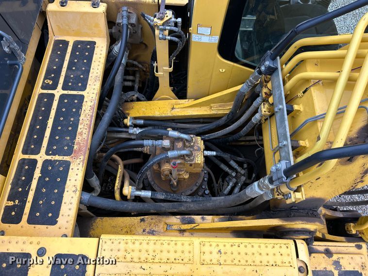 image for item ET6710 2013 Komatsu PC490LC-10 excavator