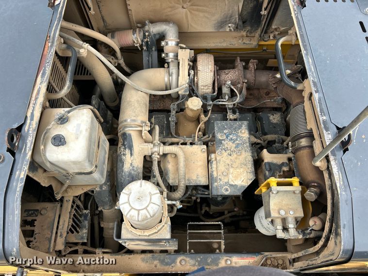 image for item ET6710 2013 Komatsu PC490LC-10 excavator