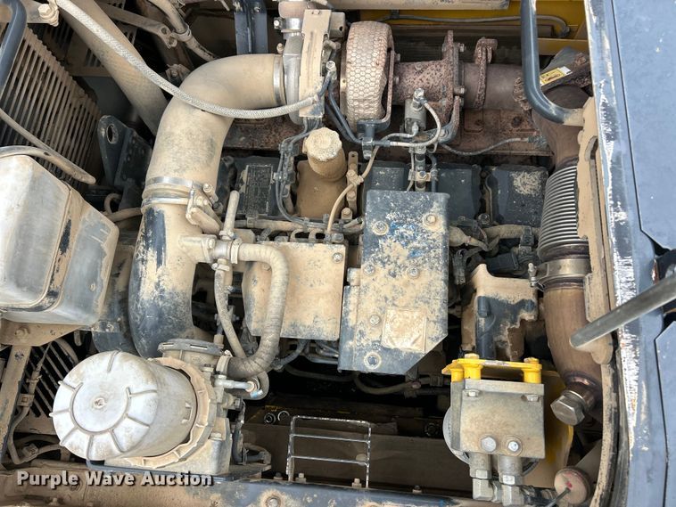 image for item ET6710 2013 Komatsu PC490LC-10 excavator