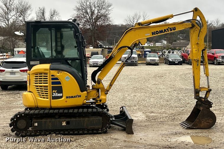 image for item ET6711 2020 Komatsu PC35MR-5 mini excavator