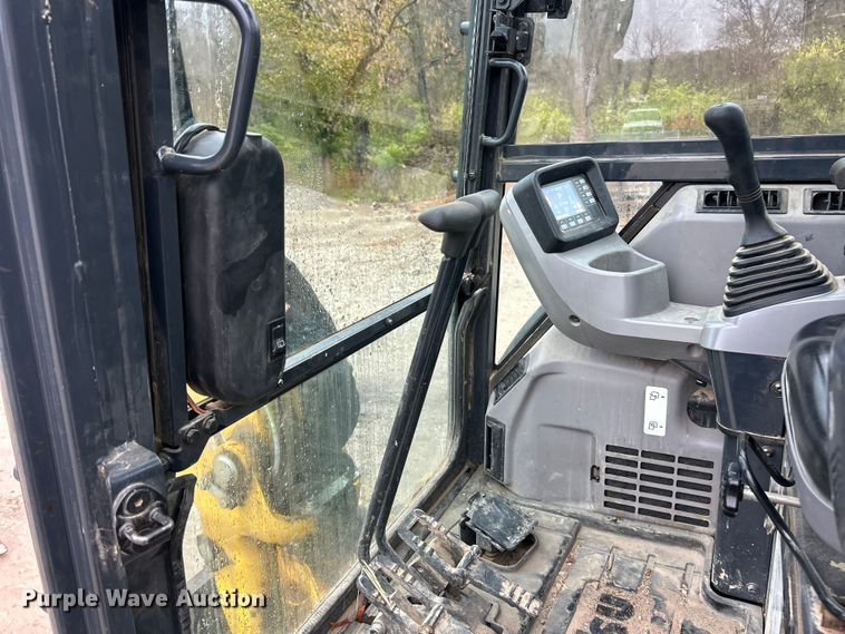 image for item ET6711 2020 Komatsu PC35MR-5 mini excavator