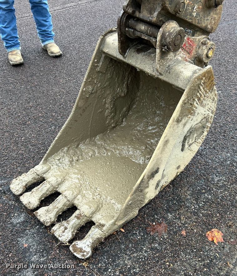 image for item ET6712 2018 Komatsu PC88MR-10 mini excavator