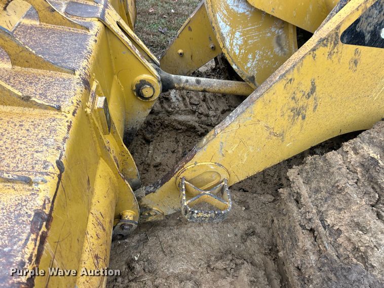 image for item ET6715 2015 Caterpillar 953D track loader