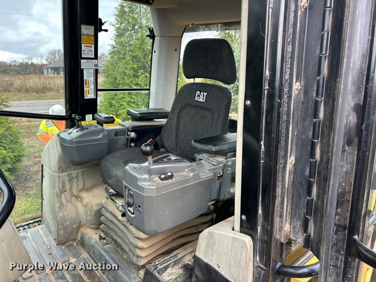 image for item ET6715 2015 Caterpillar 953D track loader
