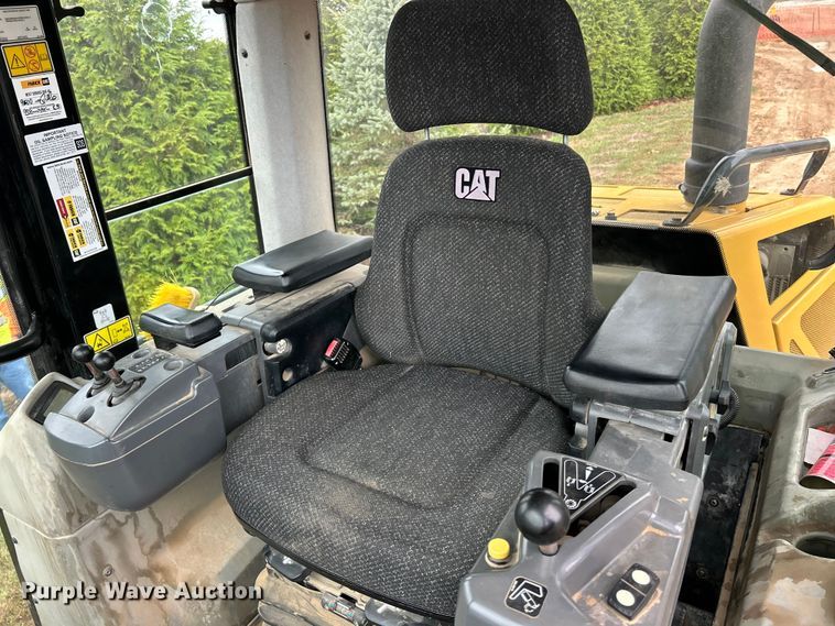 image for item ET6715 2015 Caterpillar 953D track loader