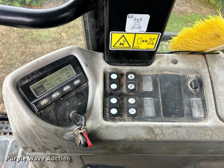 image for item ET6715 2015 Caterpillar 953D track loader