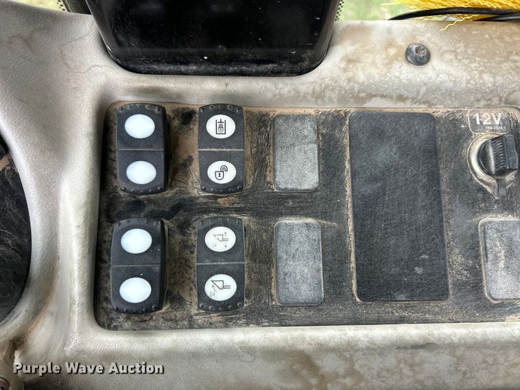 image for item ET6715 2015 Caterpillar 953D track loader