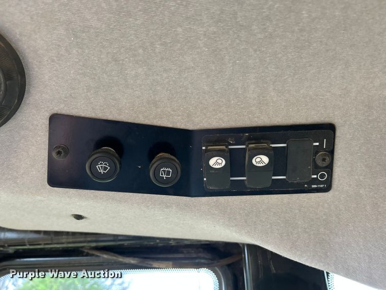 image for item ET6715 2015 Caterpillar 953D track loader