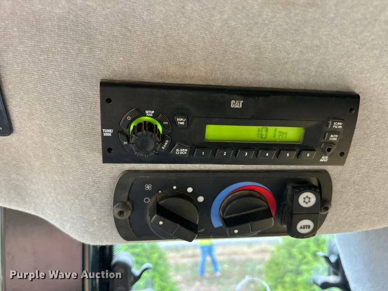 image for item ET6715 2015 Caterpillar 953D track loader