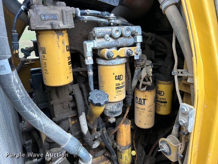 image for item ET6715 2015 Caterpillar 953D track loader