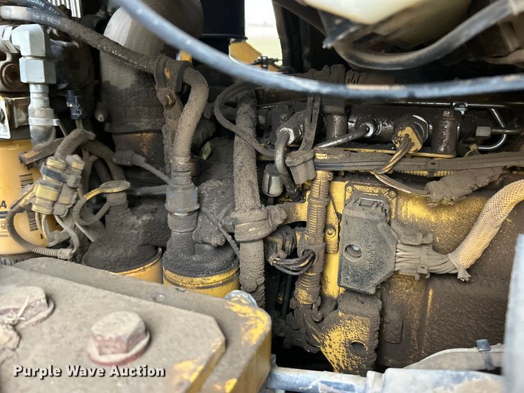 image for item ET6715 2015 Caterpillar 953D track loader