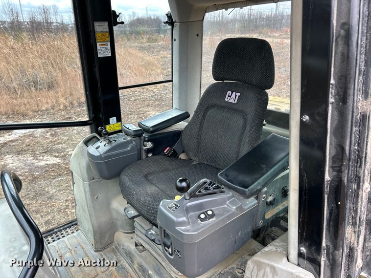 image for item ET6716 2015 Caterpillar 953D track loader