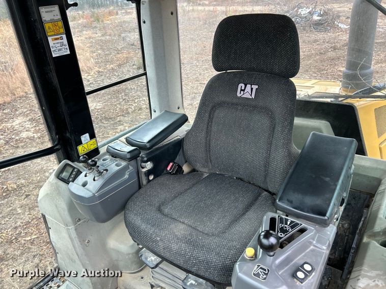 image for item ET6716 2015 Caterpillar 953D track loader