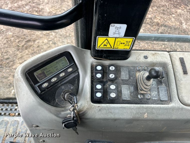 image for item ET6716 2015 Caterpillar 953D track loader