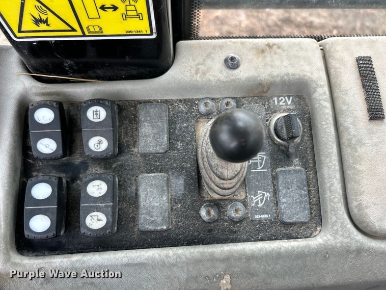 image for item ET6716 2015 Caterpillar 953D track loader