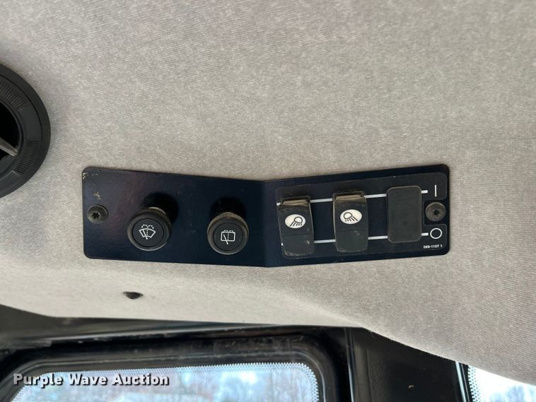 image for item ET6716 2015 Caterpillar 953D track loader