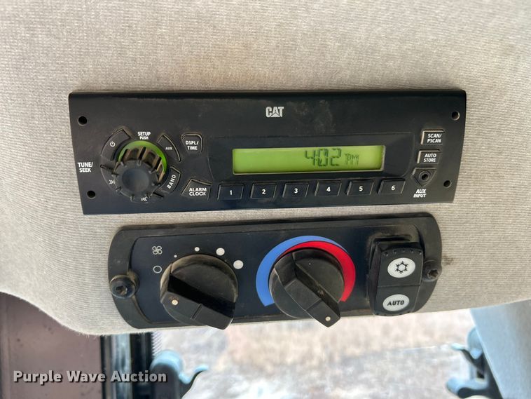 image for item ET6716 2015 Caterpillar 953D track loader