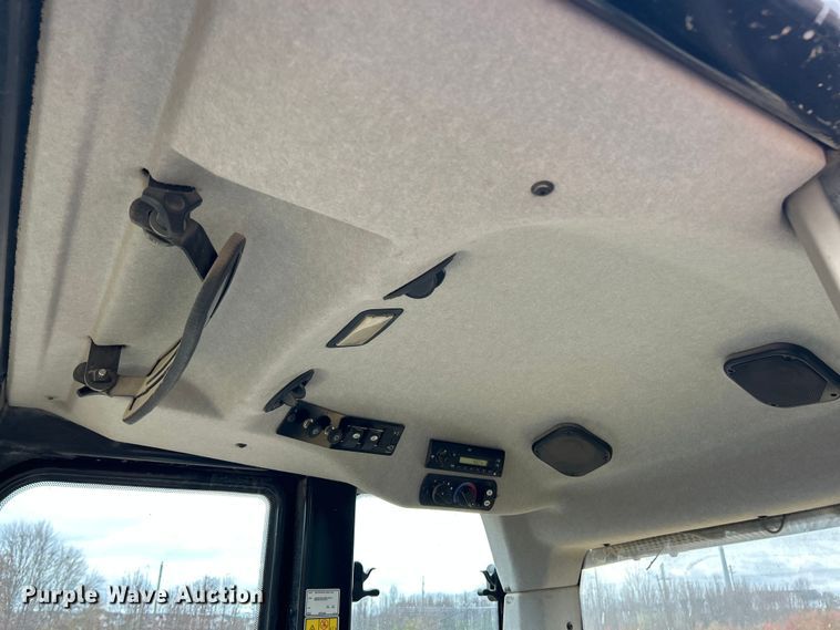 image for item ET6716 2015 Caterpillar 953D track loader