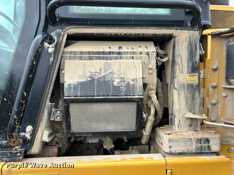 image for item ET6716 2015 Caterpillar 953D track loader