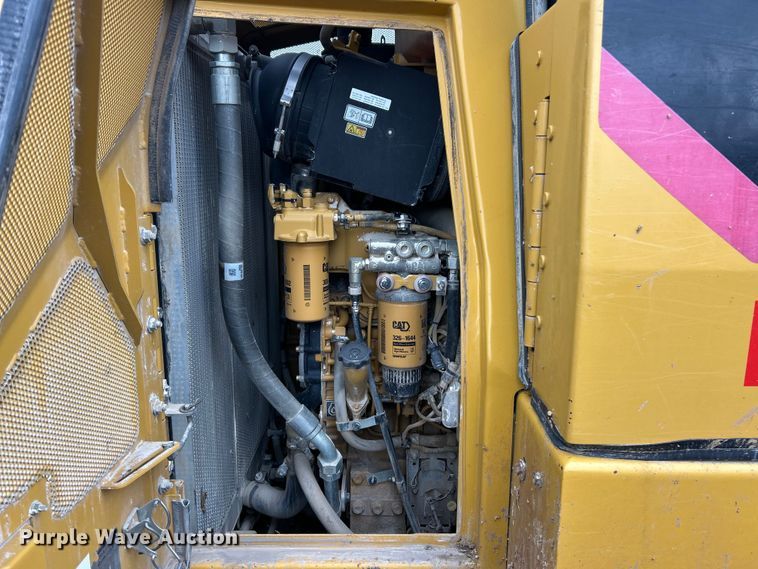 image for item ET6716 2015 Caterpillar 953D track loader