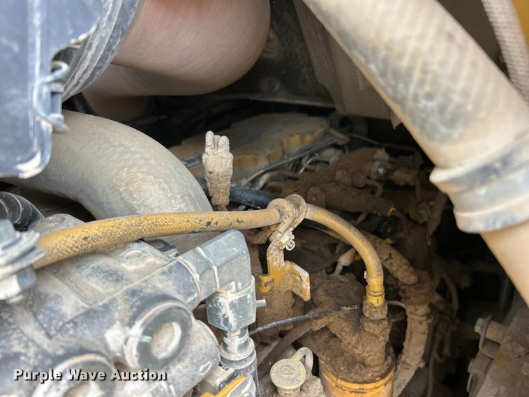 image for item ET6716 2015 Caterpillar 953D track loader