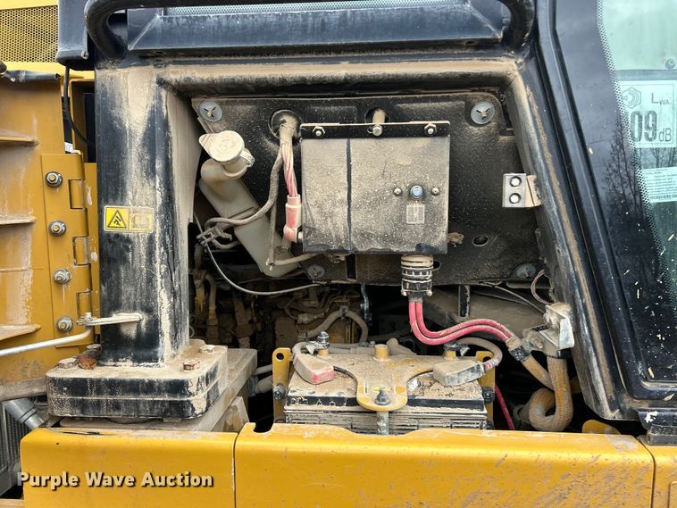 image for item ET6716 2015 Caterpillar 953D track loader