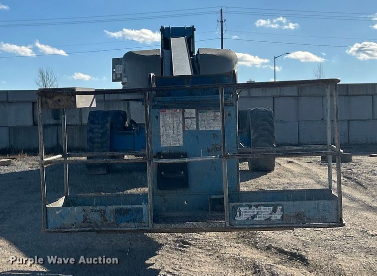 image for item ET6725 2002 Genie S80 boom lift