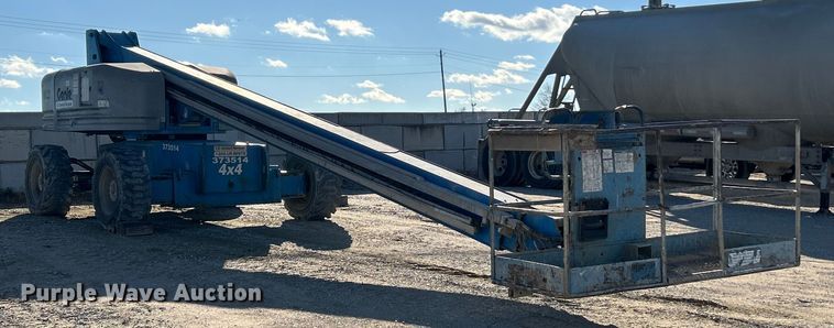 image for item ET6725 2002 Genie S80 boom lift