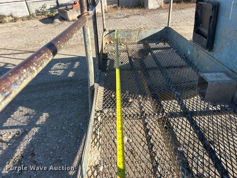 image for item ET6725 2002 Genie S80 boom lift