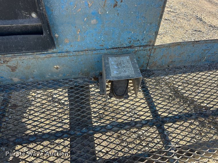 image for item ET6725 2002 Genie S80 boom lift