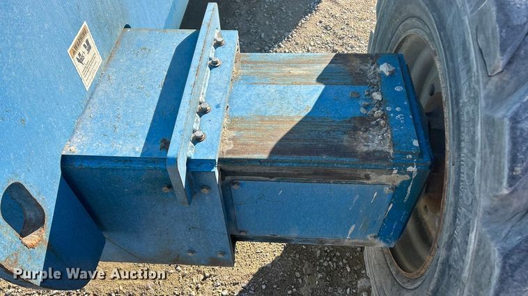 image for item ET6725 2002 Genie S80 boom lift