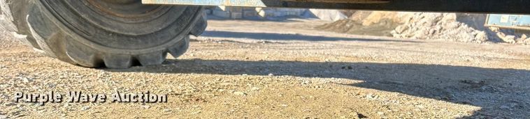 image for item ET6725 2002 Genie S80 boom lift