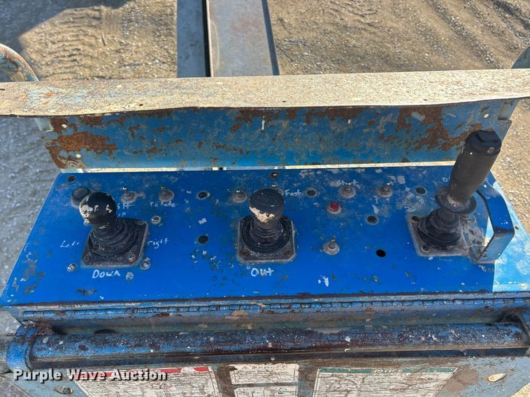 image for item ET6725 2002 Genie S80 boom lift