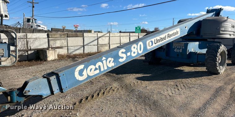 image for item ET6725 2002 Genie S80 boom lift