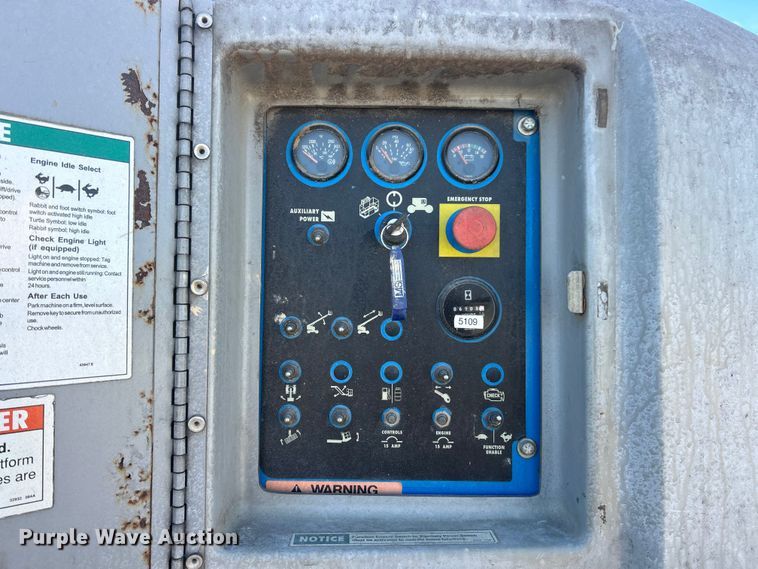 image for item ET6725 2002 Genie S80 boom lift