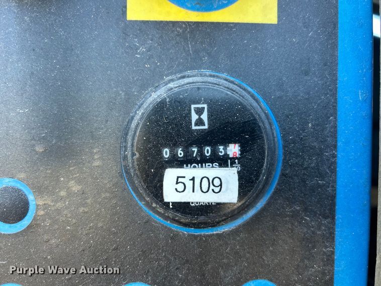 image for item ET6725 2002 Genie S80 boom lift