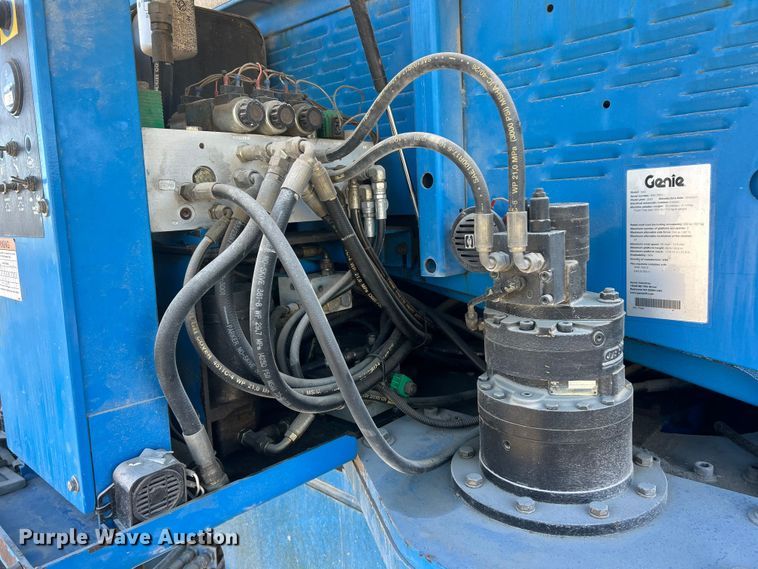 image for item ET6725 2002 Genie S80 boom lift